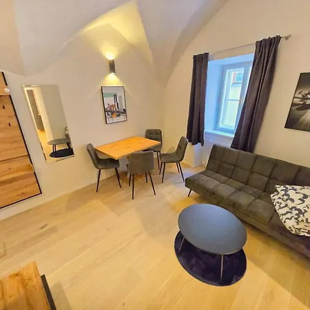 New Two-bedroom In The Old Town Appartement Hall in Tirol